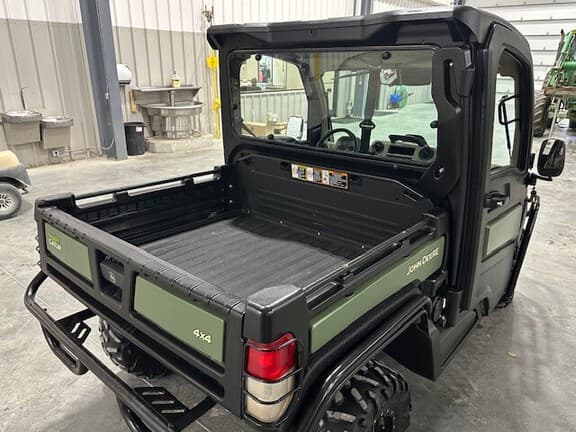 Image of John Deere XUV 835R equipment image 2