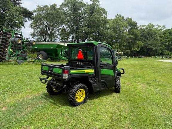 Image of John Deere XUV 835R equipment image 3