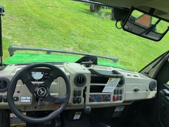 Image of John Deere XUV 835R equipment image 4