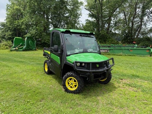 2023 John Deere XUV 835R Equipment Image0