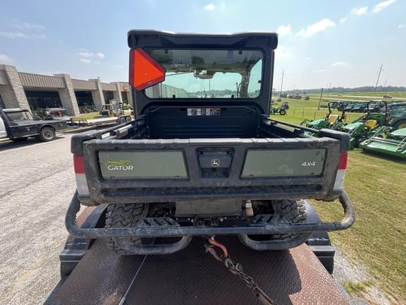 Image of John Deere XUV 835R equipment image 2
