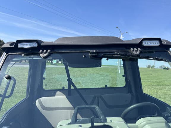 Image of John Deere XUV 835R equipment image 4