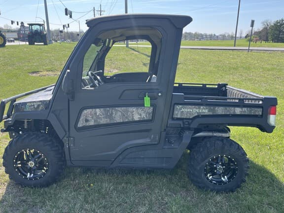 Image of John Deere XUV 835R equipment image 3