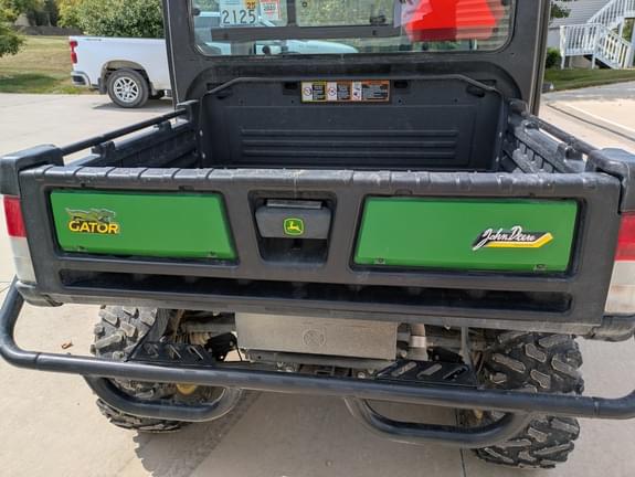 Image of John Deere XUV 835R equipment image 4