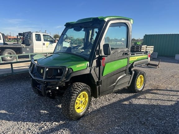 2023 John Deere XUV 835R Equipment Image0