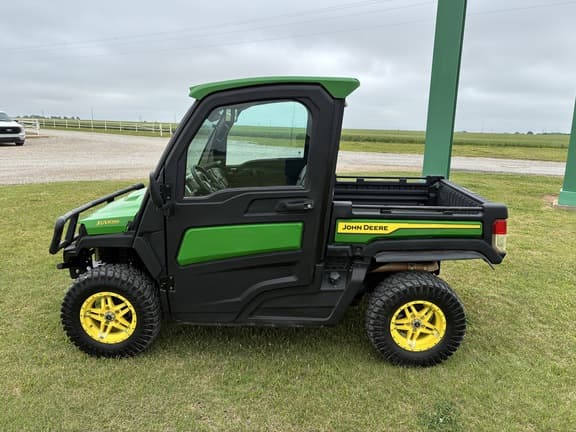 Image of John Deere XUV 835R equipment image 1