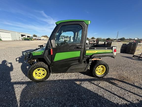 Image of John Deere XUV 835R equipment image 1