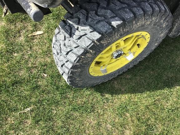 Image of John Deere XUV 835R equipment image 2