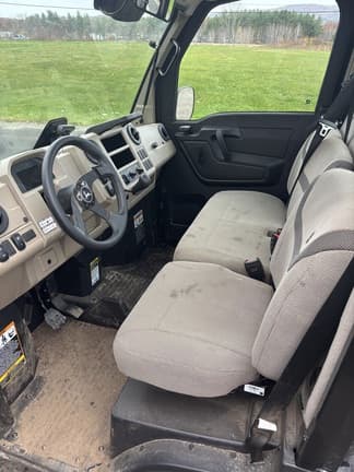 Image of John Deere XUV 835R equipment image 3