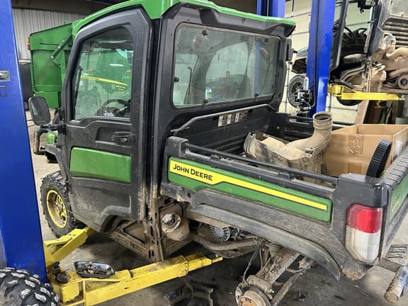 Image of John Deere XUV 835R equipment image 4