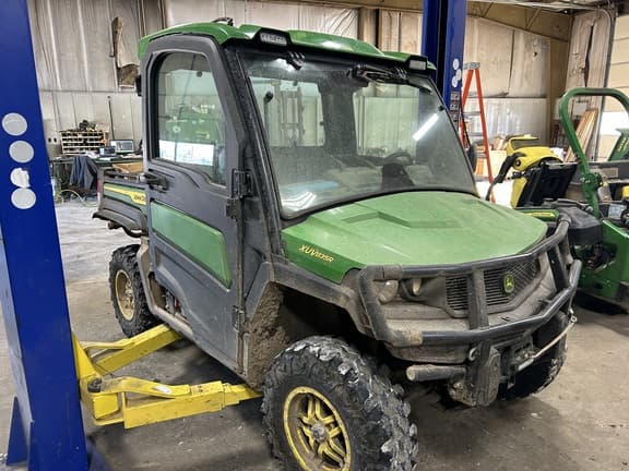 Image of John Deere XUV 835R Primary image