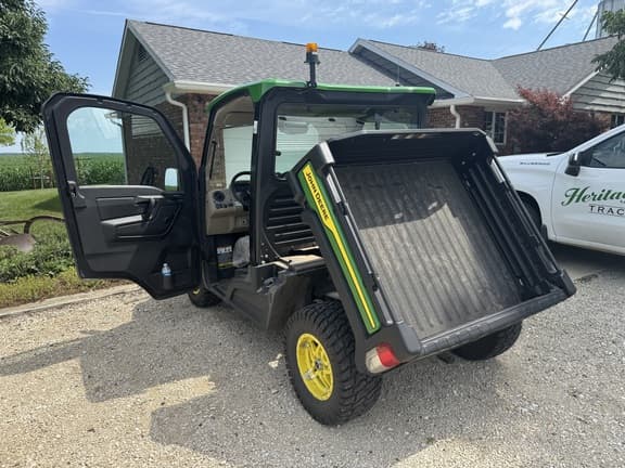 Image of John Deere XUV 835R equipment image 3