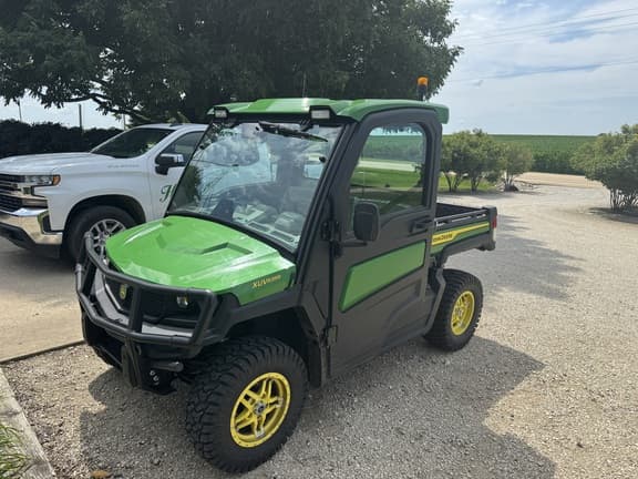 Image of John Deere XUV 835R equipment image 1