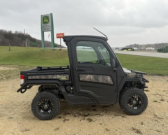 Image of John Deere XUV 835R equipment image 1