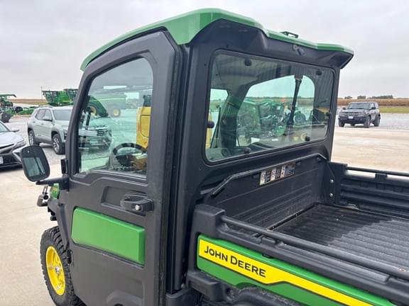 Image of John Deere XUV 835R equipment image 1