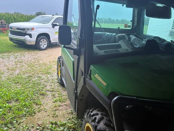Image of John Deere XUV 835R equipment image 2