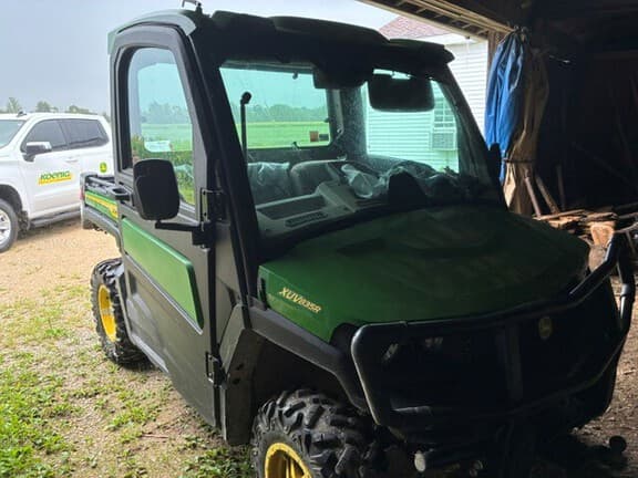 Image of John Deere XUV 835R equipment image 1