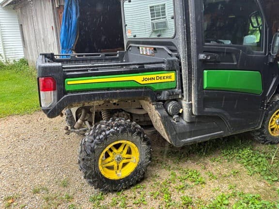 Image of John Deere XUV 835R equipment image 4