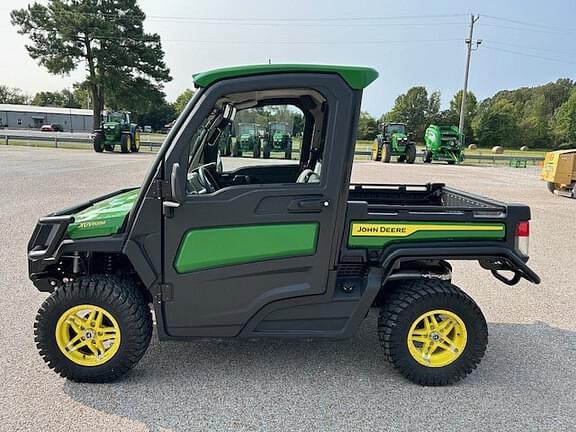 Image of John Deere XUV 835R equipment image 1