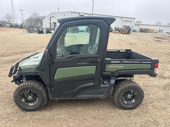 Image of John Deere XUV 835R equipment image 3