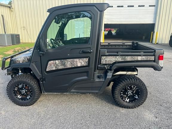 Image of John Deere XUV 835R equipment image 1