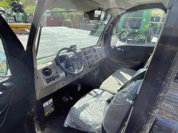 Image of John Deere XUV 835R equipment image 4