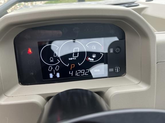 Image of John Deere XUV 835R equipment image 2