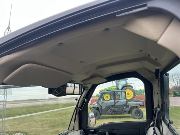 Image of John Deere XUV 835R equipment image 4