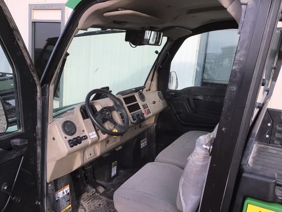 Image of John Deere XUV 835R equipment image 4