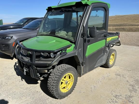 Image of John Deere XUV 835R equipment image 1