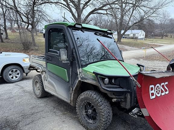 Image of John Deere XUV 835R equipment image 4