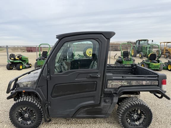 Image of John Deere XUV 835R equipment image 3