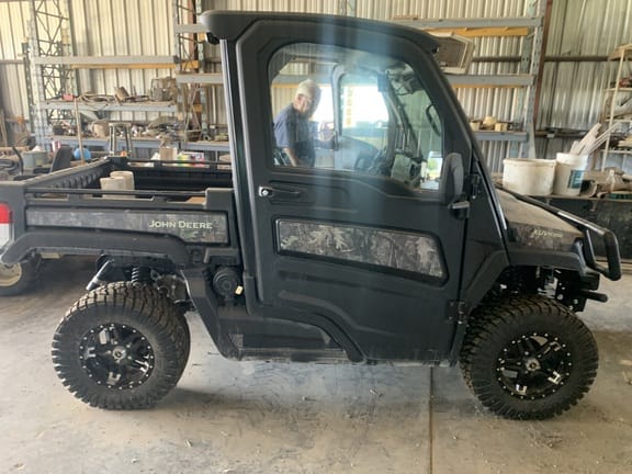 2023 John Deere XUV 835R Equipment Image0