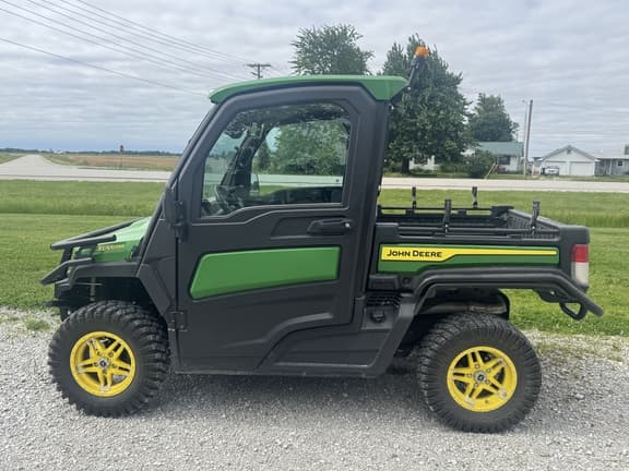 Image of John Deere XUV 835R equipment image 4