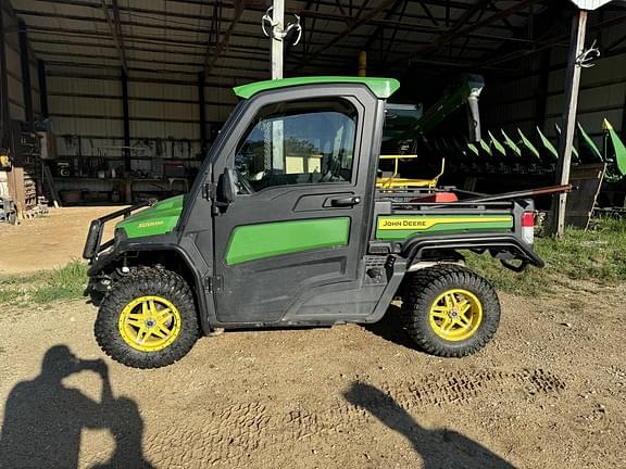 Image of John Deere XUV 835R equipment image 1