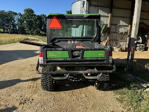 Image of John Deere XUV 835R equipment image 3