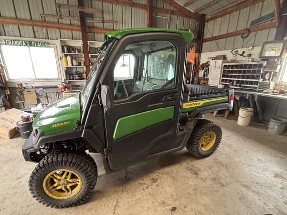 Image of John Deere XUV 835R Primary image