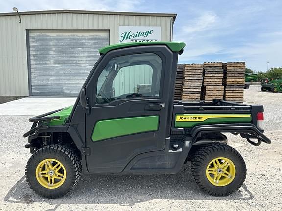 Image of John Deere XUV 835R equipment image 1