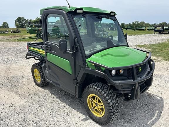 Image of John Deere XUV 835R equipment image 3