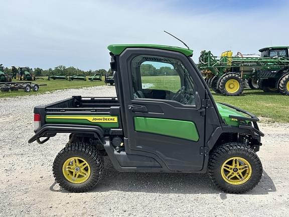 Image of John Deere XUV 835R equipment image 4