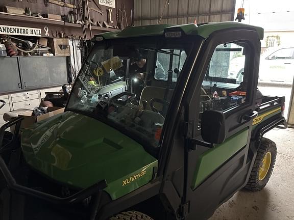 Image of John Deere XUV 835R Primary image