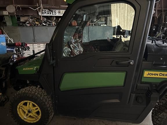 Image of John Deere XUV 835R equipment image 2