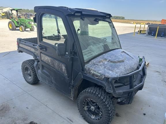 Image of John Deere XUV 835R equipment image 1