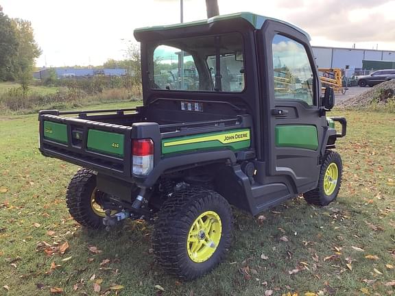 Image of John Deere XUV 835R equipment image 4