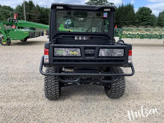 Image of John Deere XUV 835R equipment image 3