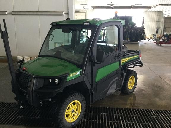 Image of John Deere XUV 835R equipment image 1