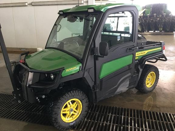 Image of John Deere XUV 835R Primary image