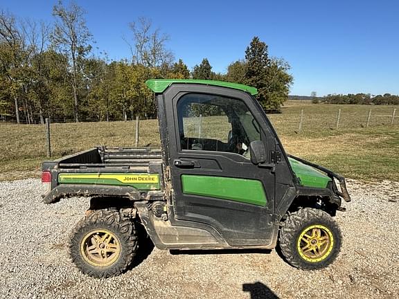 Image of John Deere XUV 835R equipment image 3