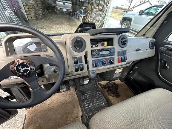 Image of John Deere XUV 835R equipment image 2