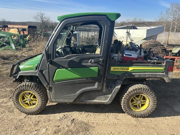 Image of John Deere XUV 835R equipment image 4